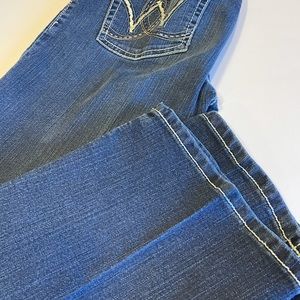 EUC Wrangler “booty up” jeans